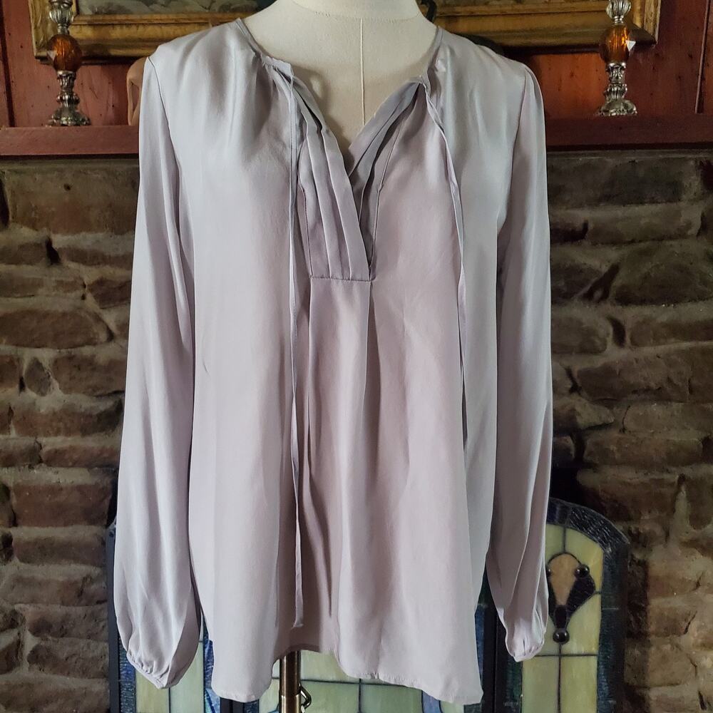 White House Black Market 100% Silk Blouse Small Size 6 Grey Silver Peasant Top